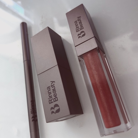 New lipstick/gloss/pencil -Lisa Rinna Beauty - Picture 1 of 8